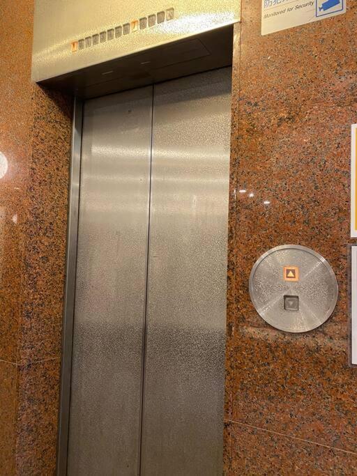 Good Location, Convenient Transportation Nipponbashi Station 4 Minutes Dotonbori 6 Minutes Kuromon Market 8 Minutes Double Bed O10 Osaka