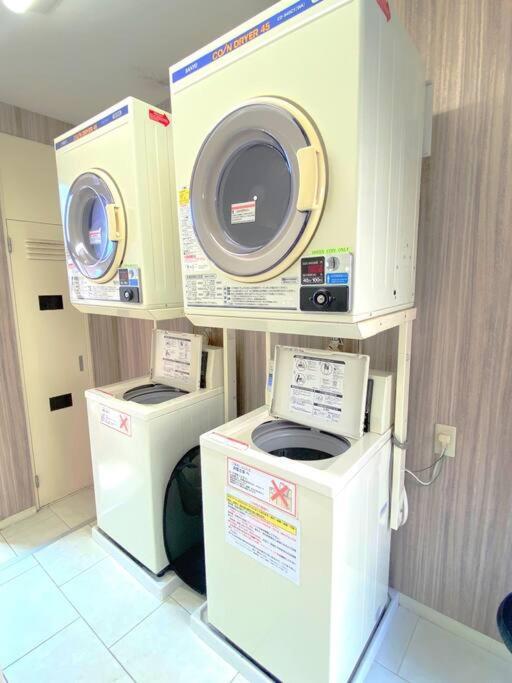 Good Location, Convenient Transportation Nipponbashi Station 4 Minutes Dotonbori 6 Minutes Kuromon Market 8 Minutes Double Bed O10 *