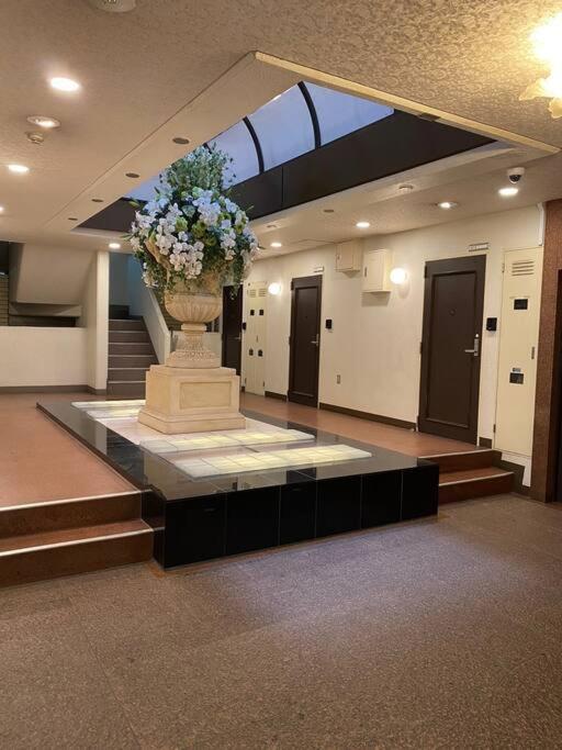 Good Location, Convenient Transportation Nipponbashi Station 4 Minutes Dotonbori 6 Minutes Kuromon Market 8 Minutes Double Bed O10 Osaka