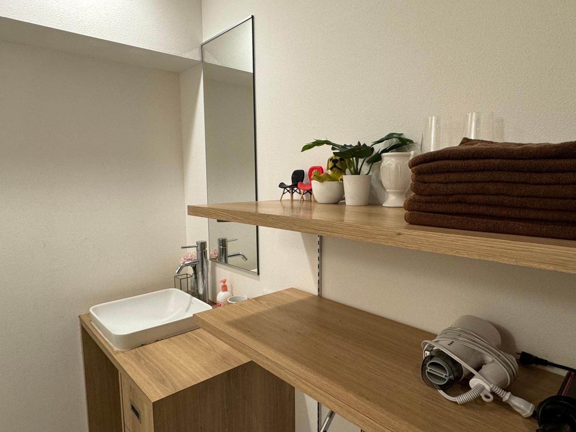 Good Location, Convenient Transportation Nipponbashi Station 4 Minutes Dotonbori 6 Minutes Kuromon Market 8 Minutes Double Bed O10 Apartemen *