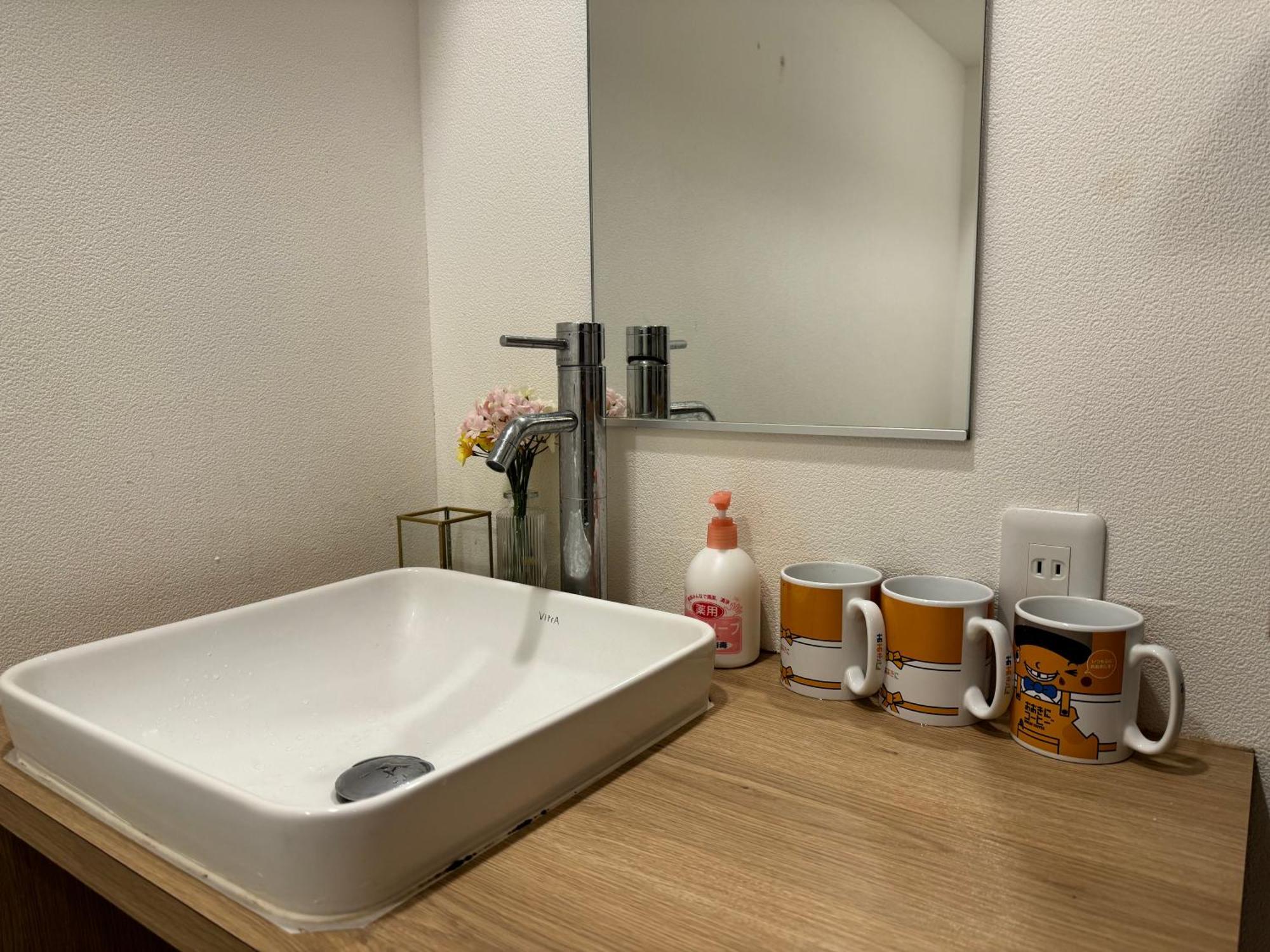 Good Location, Convenient Transportation Nipponbashi Station 4 Minutes Dotonbori 6 Minutes Kuromon Market 8 Minutes Double Bed O10 Apartemen